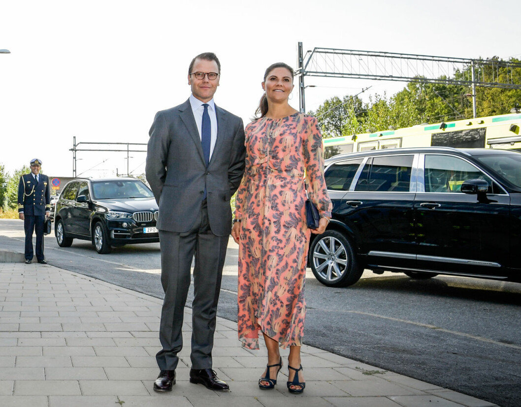 Kronprinsessan Victoria och prins Daniel åkte i en inplastad bil