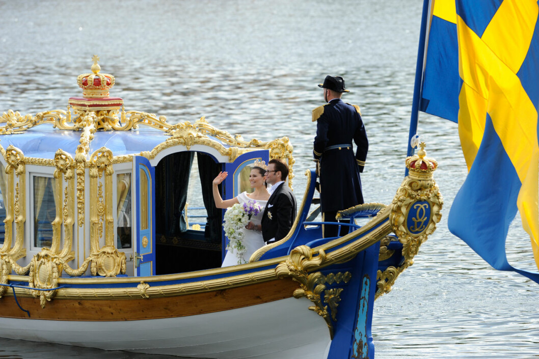 Victoria och Daniel gled fram över vattnet ombord på Vasaorden. Victoria och Daniel ombord på Vasaorden.