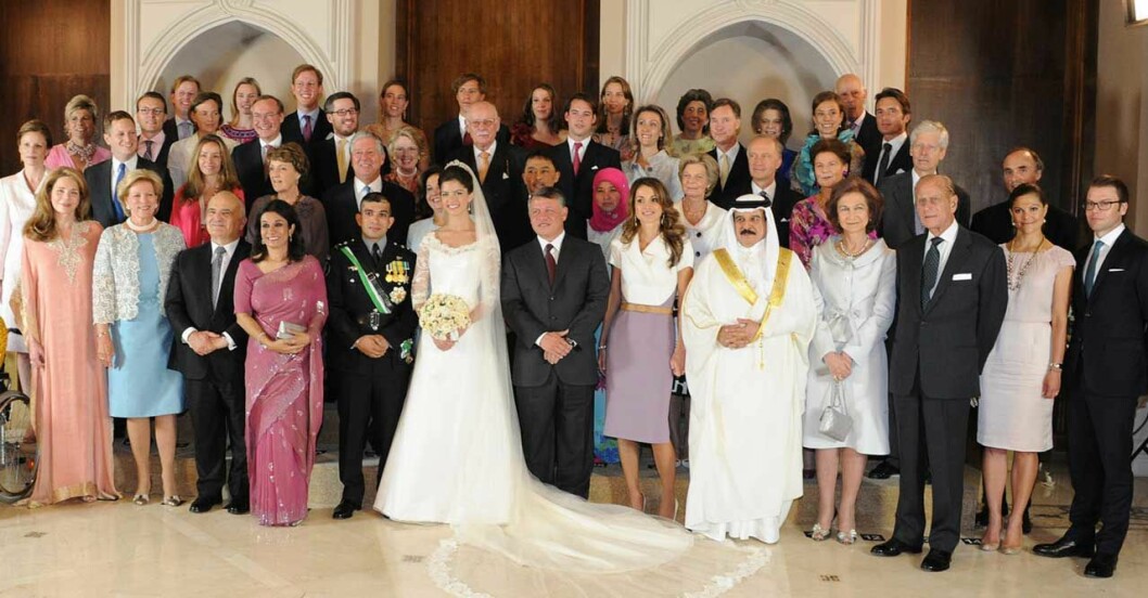 Victoria och Daniel (längst till höger) tillsammans med hela den jordanska kungafamiljen på prins Rashid bin Al-Hassans bröllop 2011. Kronprinsessan Victoria och prins Daniel (längst till höger) tillsammans med hela den jordanska kungafamiljen på prins Rashid bin Al-Hassans bröllop 2011.