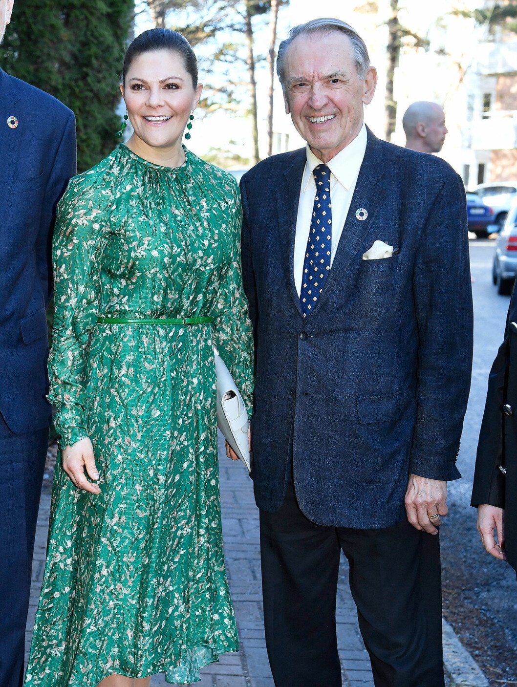 Jan Eliasson, som varit både utrikesminister och vice generalsekreterare i FN, tog emot. Jan Eliasson tog emot när kronprinsessan Victoria kom till SIPRI.