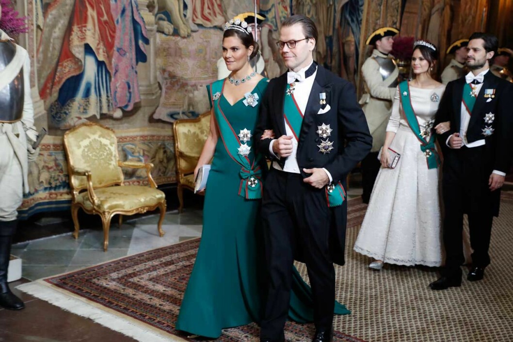 Kronprinsessan i en grön galaklänning och knappdiademet. Kronprinsessan i en grön galaklänning och knappdiadem.