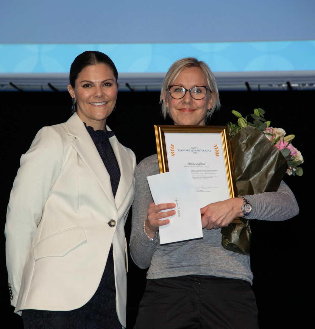 Kronprinsessan Victoria med Hanna Rafstedt som utsågs till Årets Kontaktsjuksköterska tillsammans med Anna Watz. Kronprinsessan Victoria med Hanna Rafstedt som utsågs till Årets Kontaktsjuksköterska 2020 tillsammans med Anna Watz.