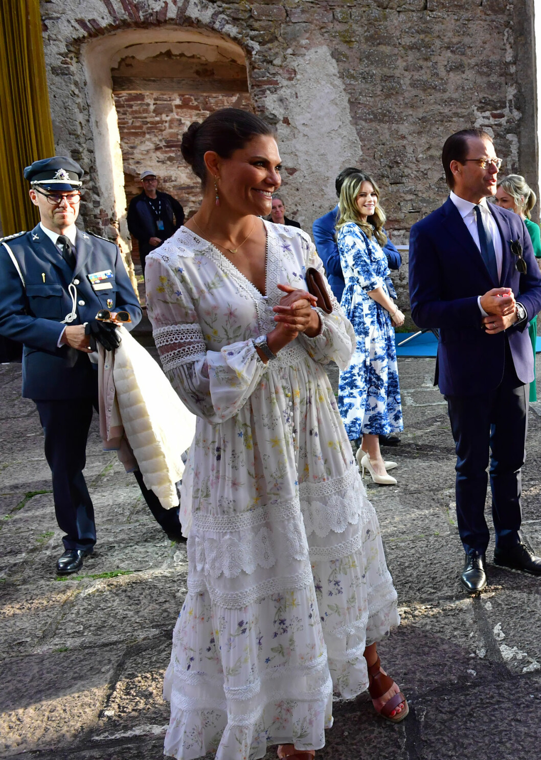 Kronprinsessan Victoria i sin nya födelsedagsklänning – hur snygg som helst. Victoriadagen 2020 Victoria i en klänning från By Malina