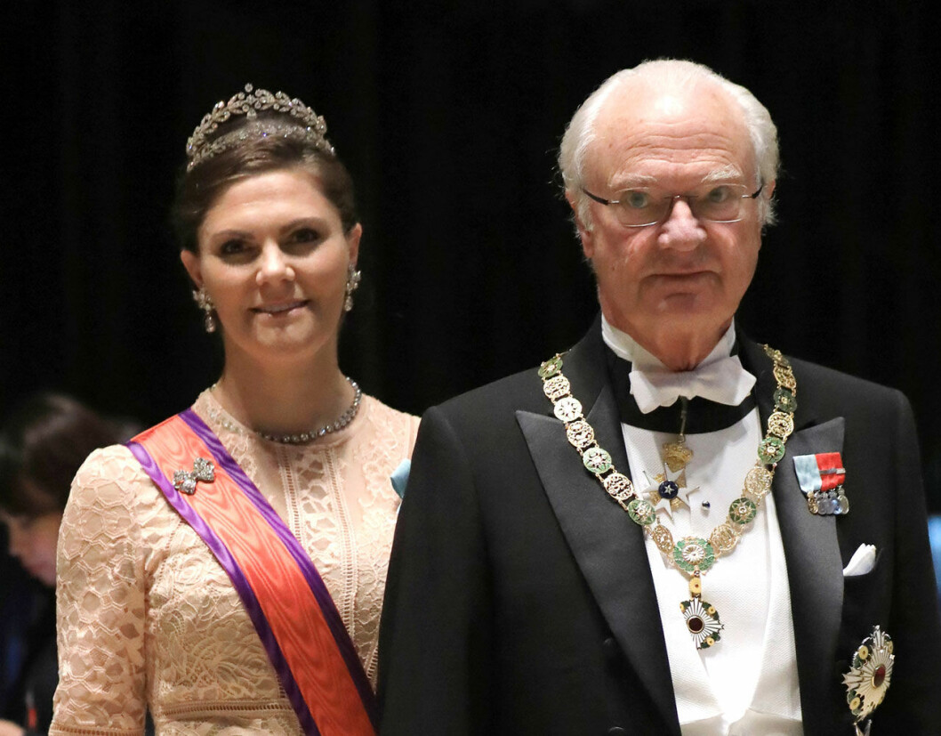 Victorias aftonlook i Tokyo. Kronprinsessan Victoria i prinsessan Lilians tiara