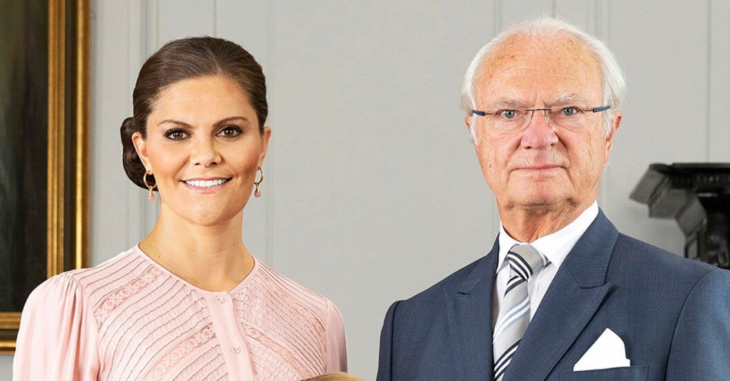 Victoria och kungen hålls isär i möjligaste mån under coronakrisen. Victoria och kungen hålls isär i möjligaste mån.