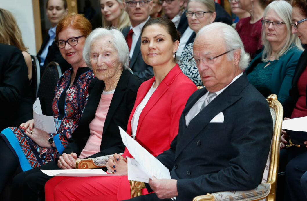 Kungen och kronprinsessan var placerade intill varandra när Riksarkivet firade sina 400 år. Kungen och kronprinsessan var placerade intill varandra när Riksarkivet firade sina 400 år.