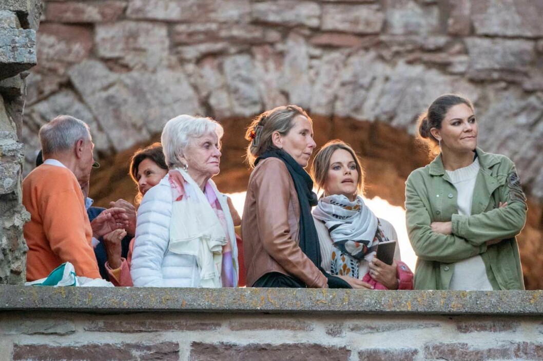 Drottningens svägerska Charlotte Sommerlath och Thomas Sommerlaths fru Bettina Aussems med Sofia och Victoria. Drottningens svägerska Charlotte Sommerlath och Thomas Sommerlaths fru Bettina Aussems med prinsessan Sofia och kronprinsessan Victoria.
