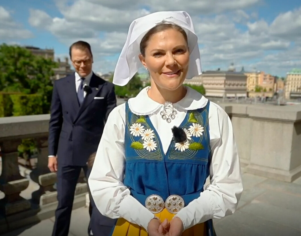 Starka känslor – och Victoria delar med sig. Kronprinsessan Victoria och prins Daniel på Lejonbacken 2020.