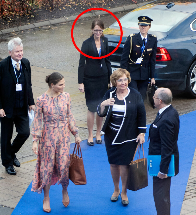 Kronprinsessan Victorias eviga skugga: Hovmarskalk Lena Bartholdson in action. Hovmarskalk Lena Bartholdson med sin chef kronprinsessan Victoria