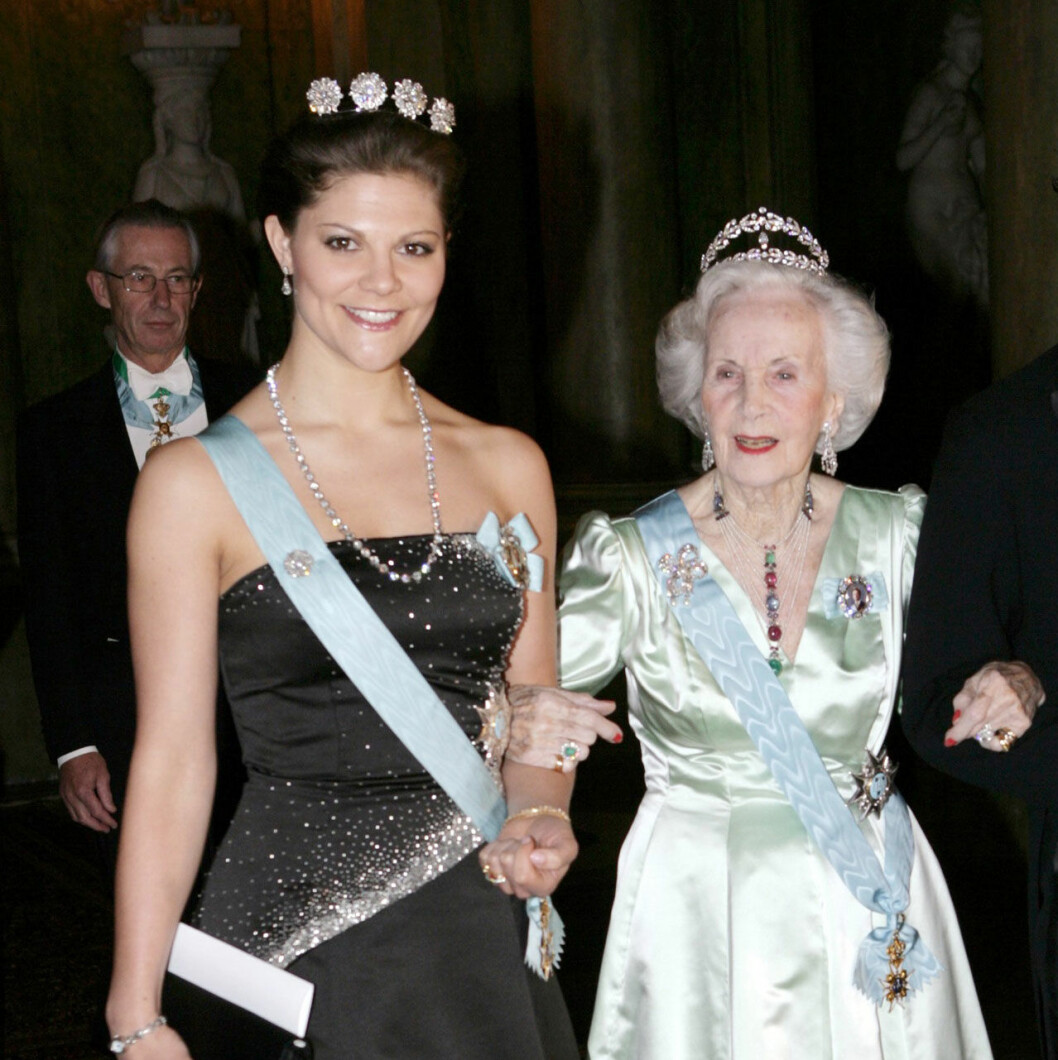 Med prinsessan Lilian 2004. Kronprinsessan Victoria med prinsessan Lilian 2004.