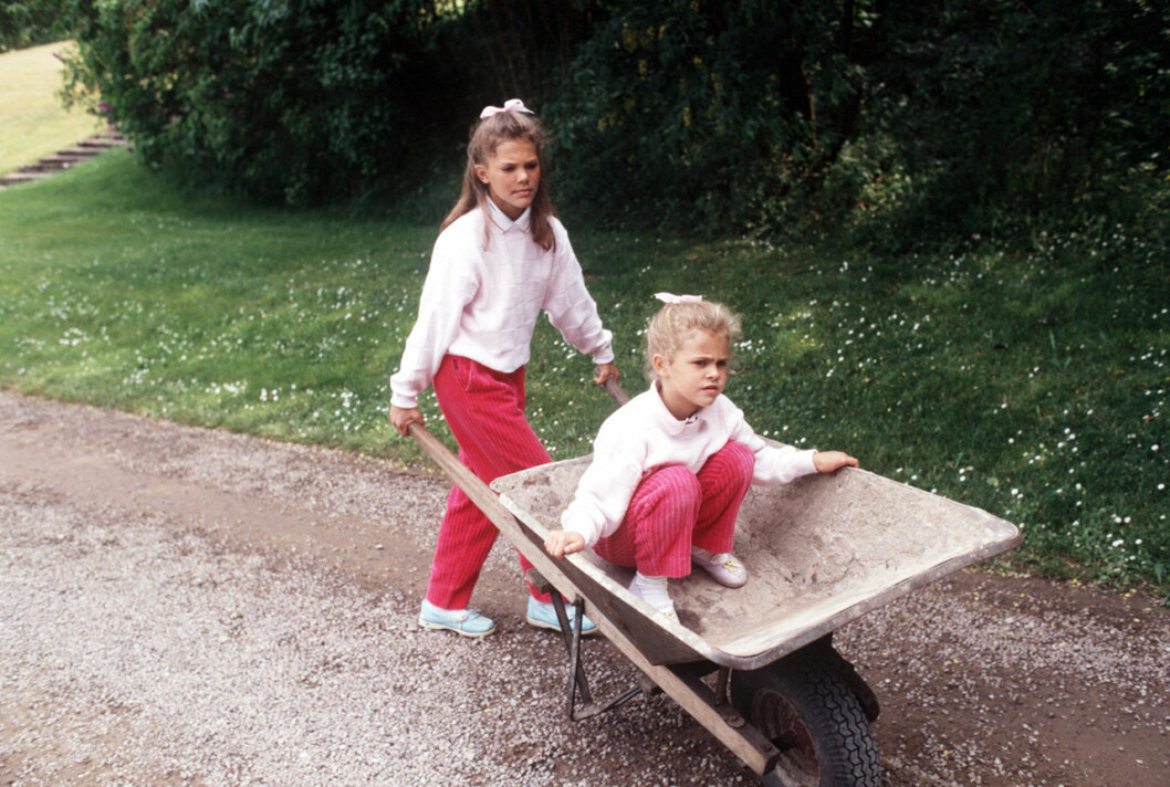 Kronprinsessan Victoria och prinsessan Madeleine på Solliden