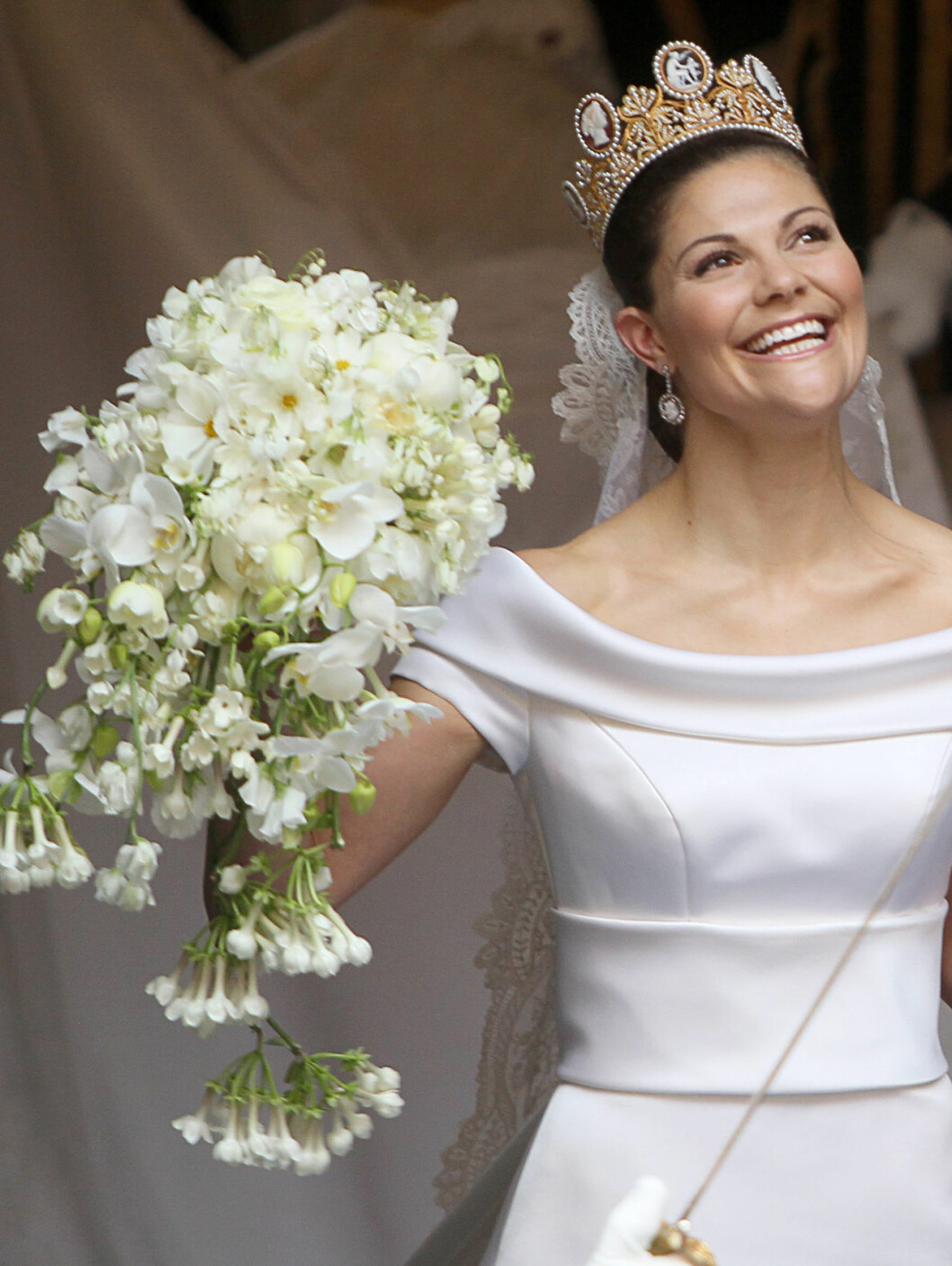 Kronprinsessan Victoria med sina 17 bröllopsblommor. Kronprinsessan Victorias brudbukett.