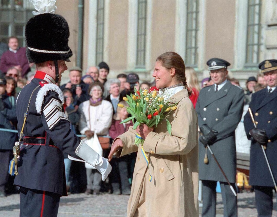 Namnsdagsfirandet 1996. Victoria var 18 år och gick fortfarande på gymnasiet. Kronprinsessan Victorias namnsdagsfirande på Stockholms slott den 12 mars 1996.