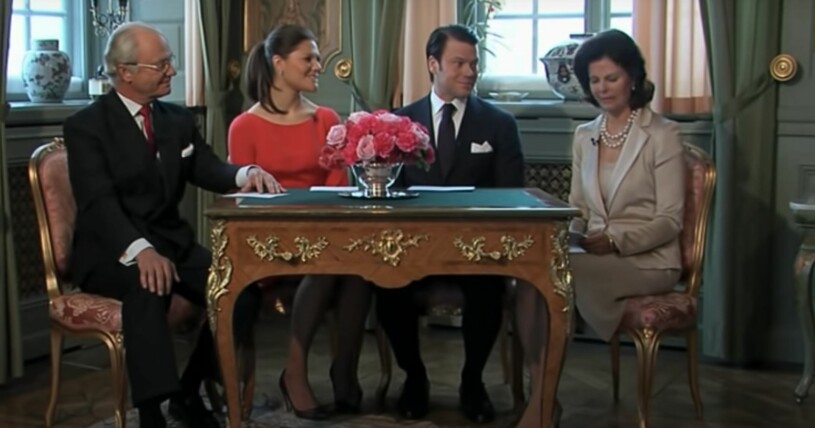 Klippet, där kungen och drottningen läser innantill, blev en snackis. Victoria och Daniels förlovning presenteras i ett videoklipp