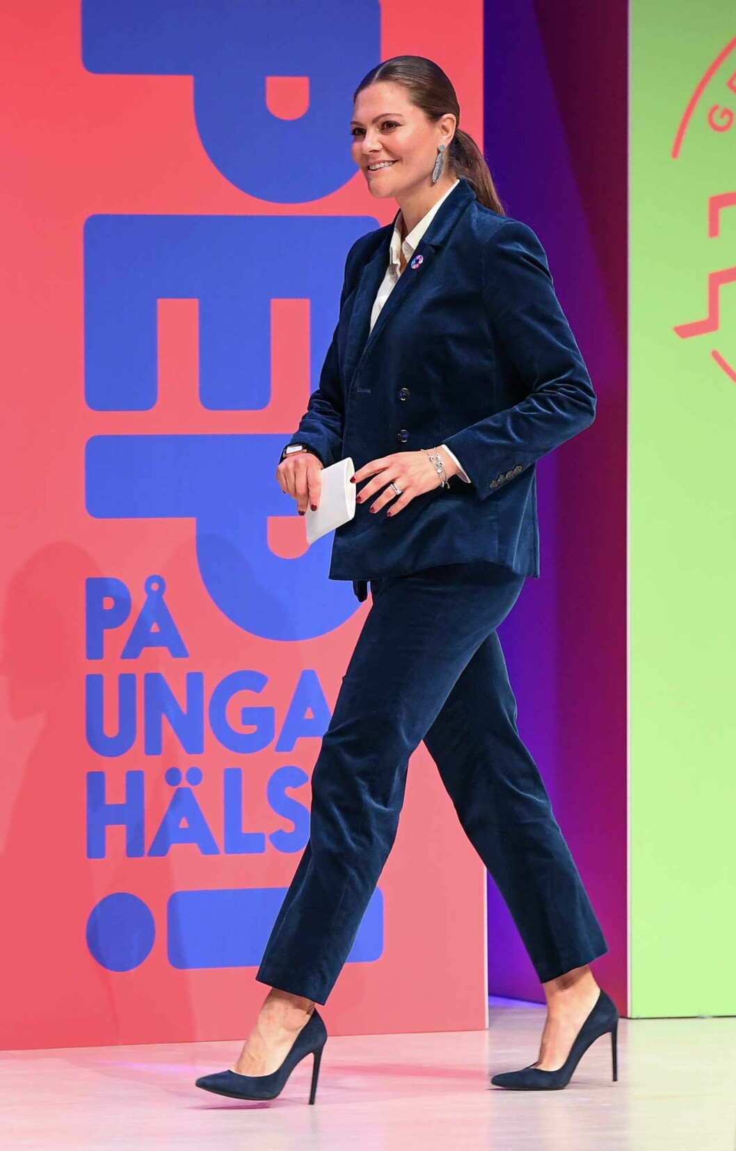 Kronprinsessan Victoria på scenen under Pep Forum på Karolinska Institutet.