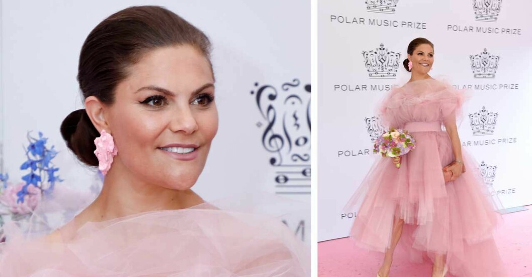 Victoria bar den fantastiska rosa skapelsen av Selam Fessahaye på Polarprisgalan 2019. Victoria bar den fantastiska rosa skapelsen av Selam Fessahaye på Polarprisgalan.