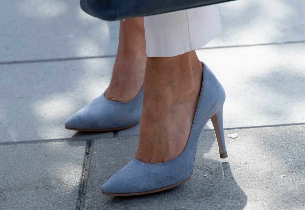 Kronprinsessan Victoria inledde dagen i pumps… Victorias pumps