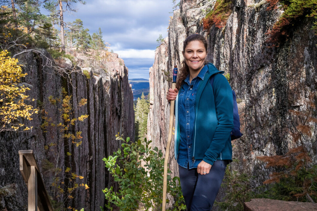 Både hisnande vyer, raviner och farligheter mötte kronprinsessan på stigarna i Skuleskogens Naturreservat. Inga rövare dock… Både hisnande vyer, raviner och farligheter möte kronprinsessan på stigarna i Skuleskogens Naturreservat. Inga rövare dock...