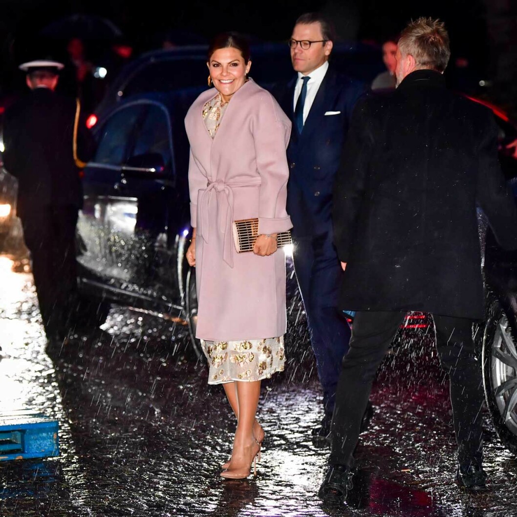 Regn och tjocka kappor blev snackisen under förminglet i Köpenhamn. Regn och tjocka kappor blev snackisen under förminglet i Köpenhamn.