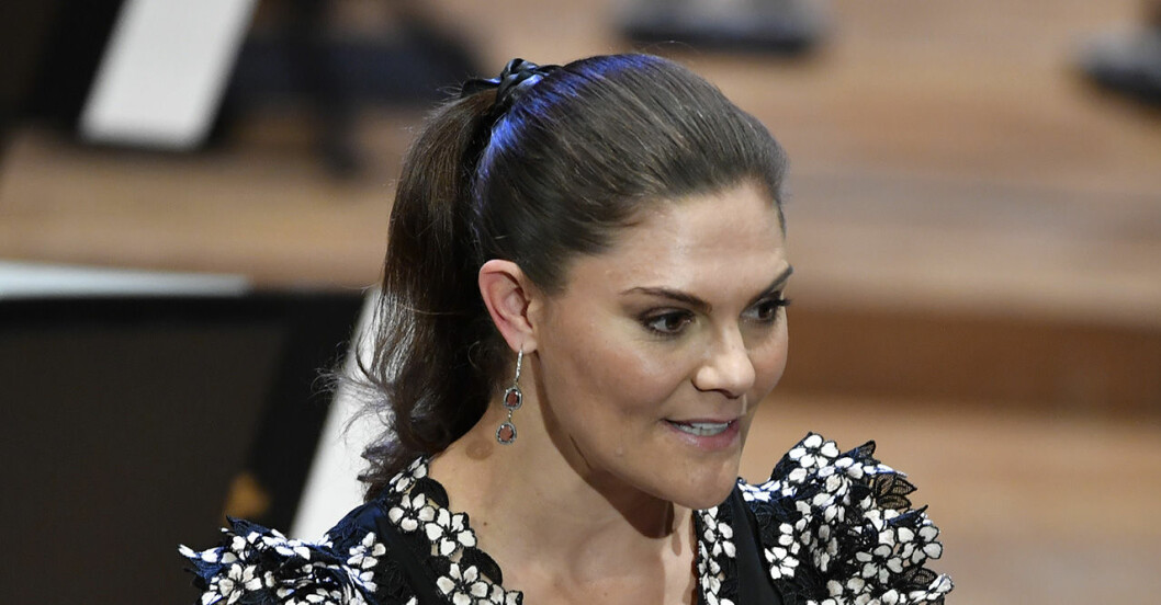 Återigen med hästsvans vid Kungliga filharmonikernas säsongsöppning.