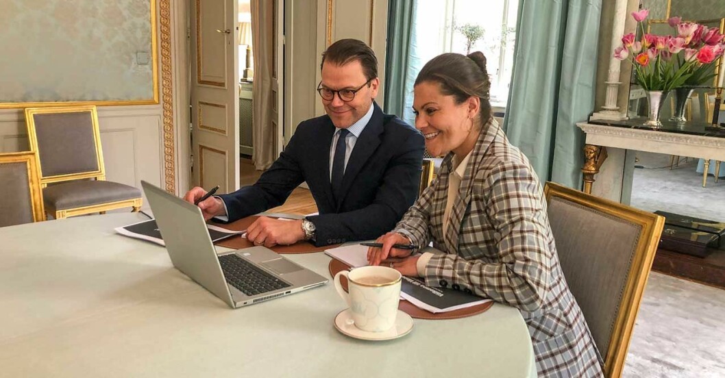 Tack vare kungahusets hemsida och sociala medier får vi hänga med på nästan alla Victorias videomöten. Daniel och Victoria