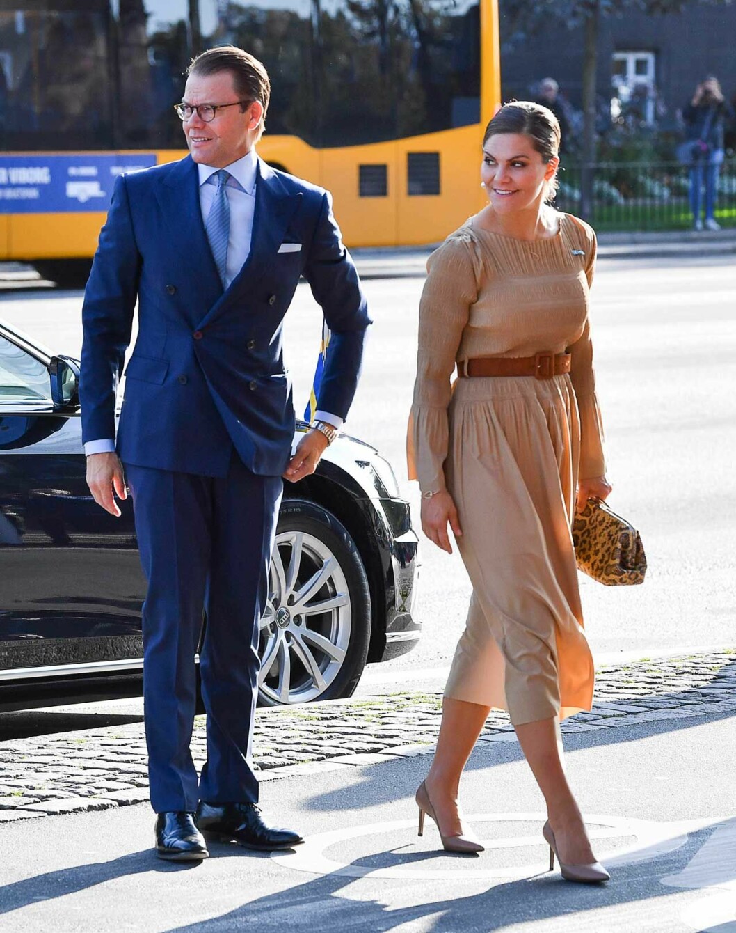 I Danmark bar kronprinsessan Victoria klänningen Fanano från Toteme. Victoria i Toteme