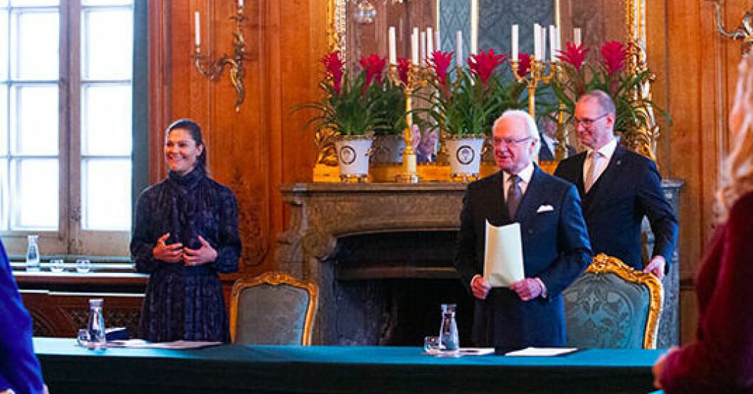Kronprinsessan Victoria och kung Carl Gustaf vid Utrikesnämnden. Kronprinsessan Victoria och kung Carl Gustaf