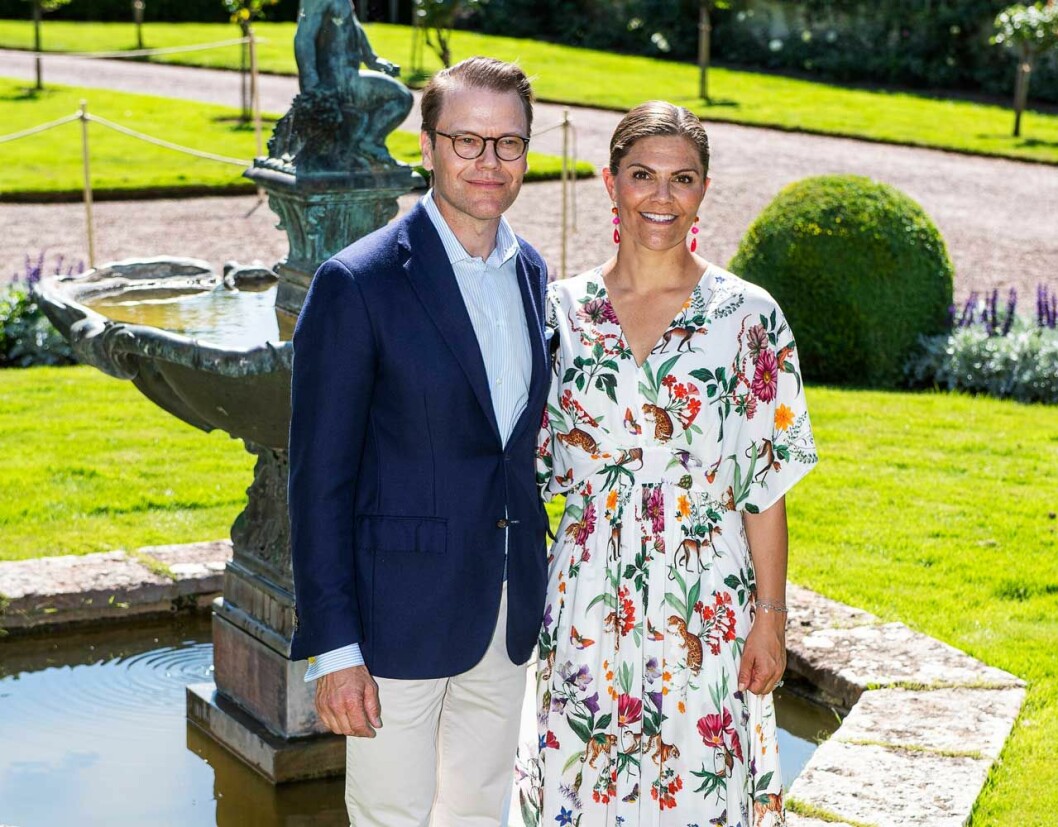 Victoria berättar att hon började firandet redan tidigt i morse. Och det trots att hon var på Laleh-konserten i Borgholms slottsruin till rätt sent i går kväll. Victoria berättar att hon började firandet redan tidigt i morse. Och det trots att hon var på Laleh-konserten i Borgholms slottsruin till rätt sent i går kväll.