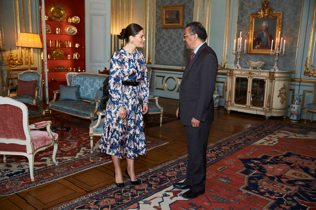 Victoria tog emot Tedros Adhanom Ghebreyesus vid hans Sverige-besök 2019. Kronprinsessan Victoria med WHO:s generaldirektör Tedros Adhanom Ghebreyesus.