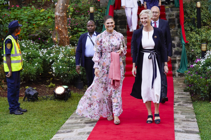 Kronprinsessan Victoria och Sveriges ambassadör Caroline Vicini i Nairobi