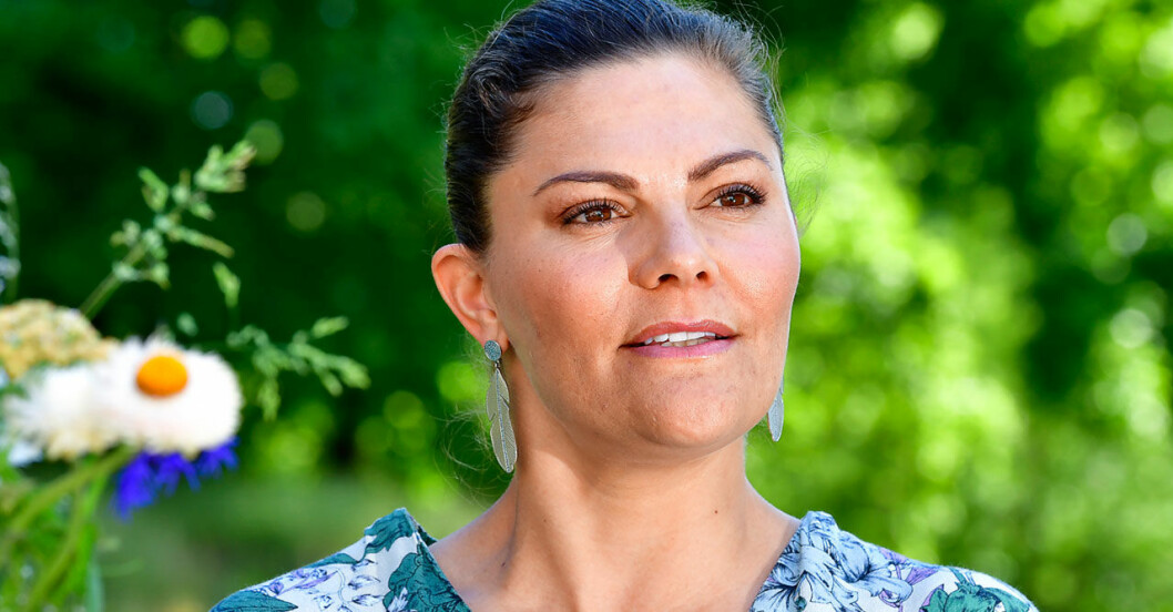 Victoria sörjer Kristina Lugn. Idag fyller Victoria 43!