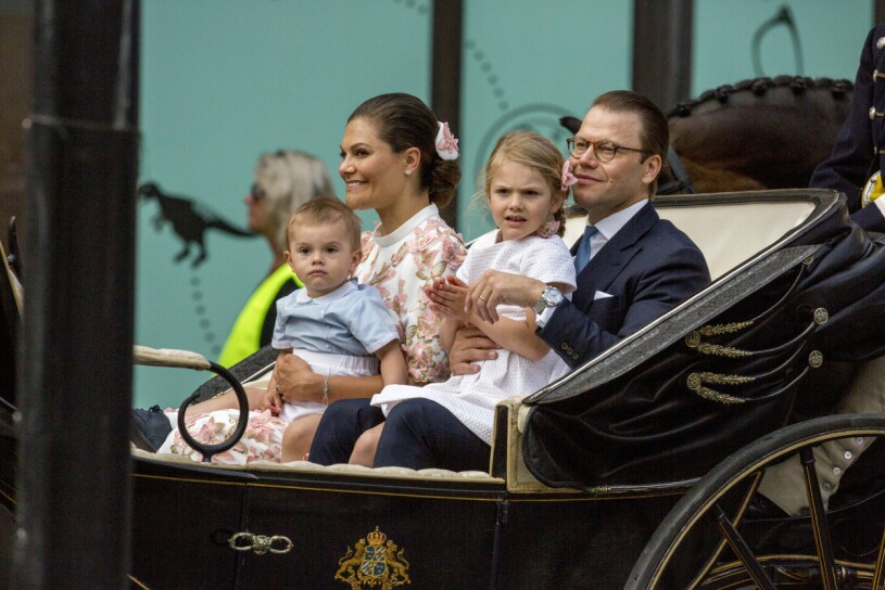 Kronprinsessan Victoria, prins Daniel, prinsessan Estelle och prins Oscar