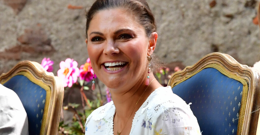 Victoria, redo för sitt viktiga uppdrag på tisdag! Victoriadagen 2020 ingen ölandsdräkt på Victoria