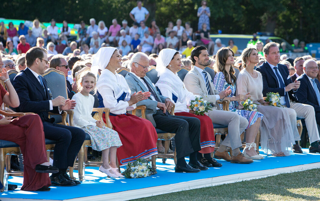 I år ser den kungliga uppställningen annorlunda ut. Kungaparet, Madeleine och Chris kommer inte att vara med under Victoriakonserten. victoriadagen 2019