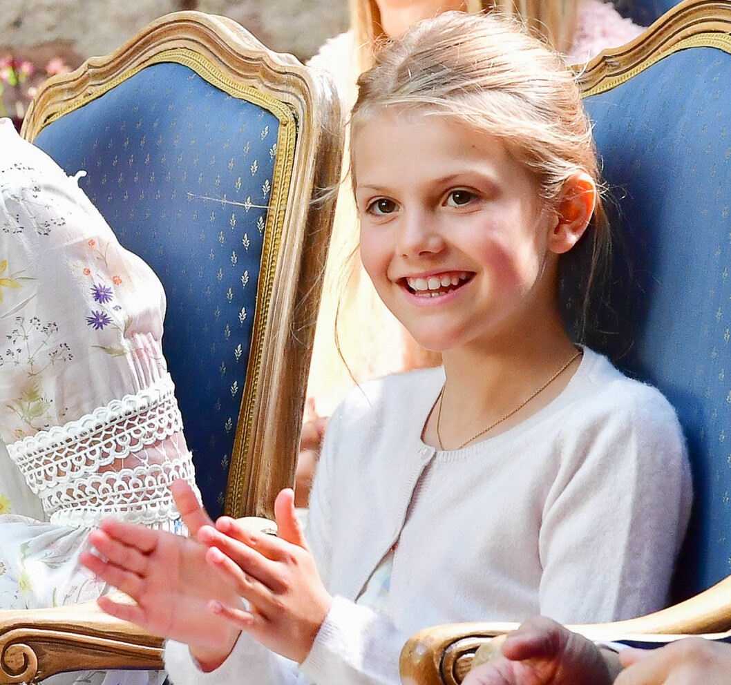 Estelle charmade alla under Victoriakonserten i Borgholms slottsruin! prinsessan estelle victoriadagen 2020