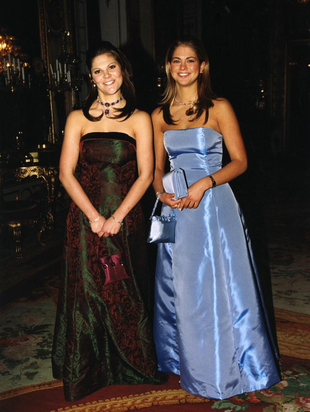 Kronprinsessan Victoria och lillasyster Madeleine vid milleniumskiftet. kronprinsessan victoria prinsessan madeleine år 2000