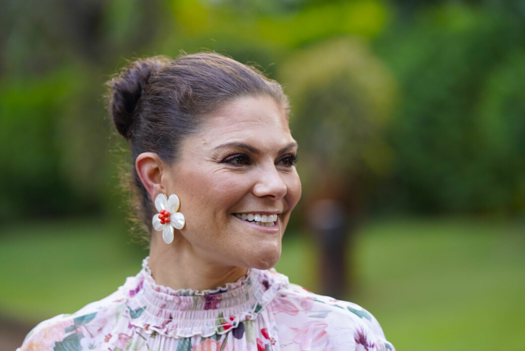 Nu kan Victoria komma med riktiga glädjenyheter till familjen! Kronprinsessan Victoria som ler