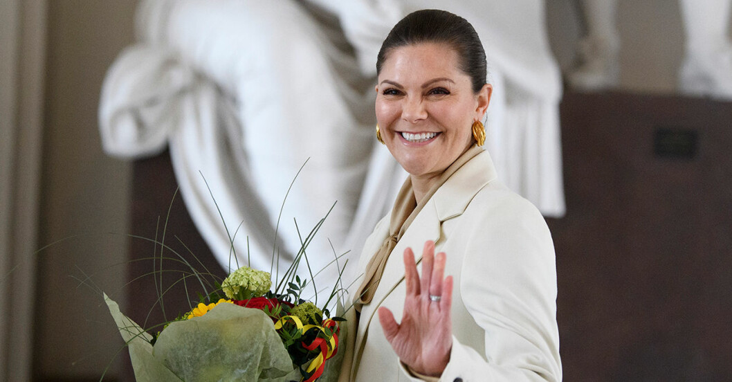 Victoria, vår kungliga guide. Slottet har 600 rum fördelade på elva våningar, men hon hittar överallt. Kronprinsessan Victoria på Stockholms slott.