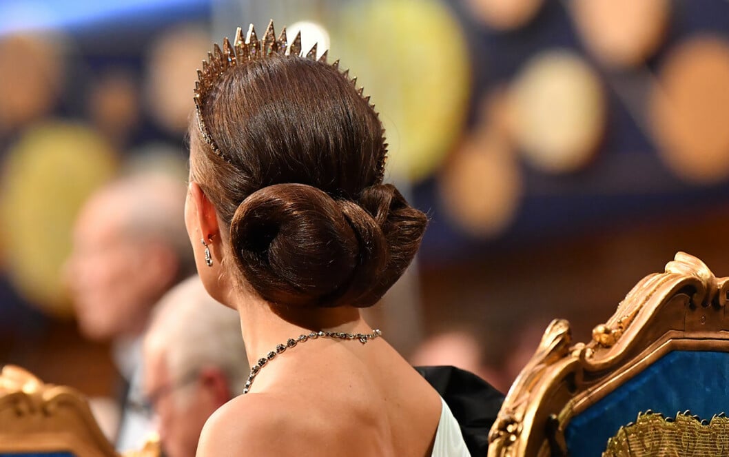 Kronprinsessan Victorias Nobelfrisyr är skapad av Peter Andersson. kronprinsessan victoria nobelfrisyr 2019