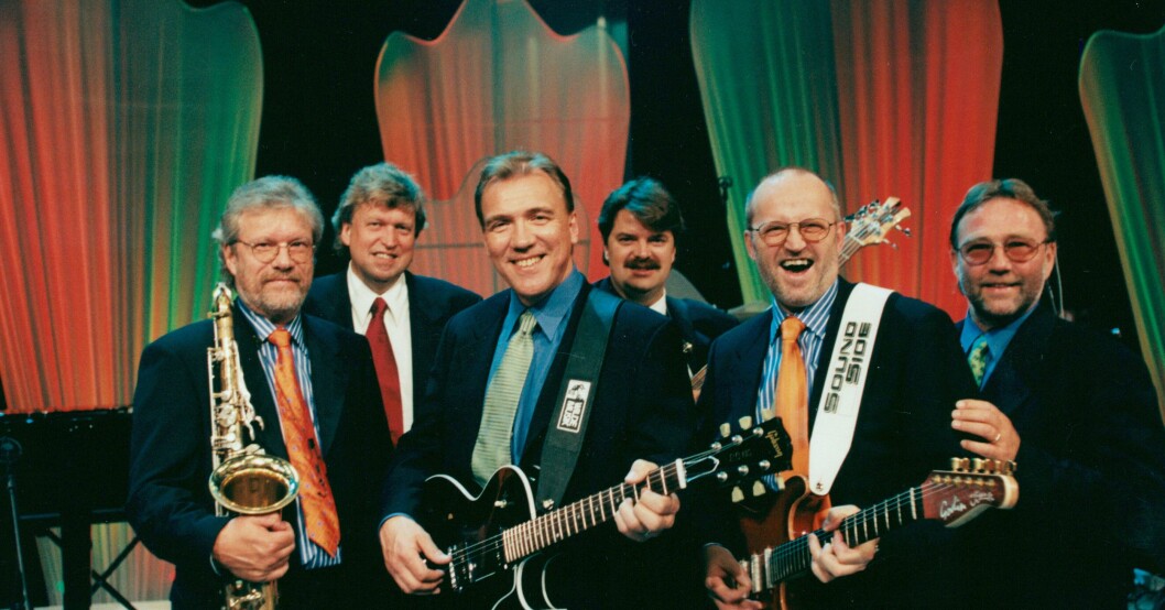 Vikingarna 1997. Från vänster: Tony Eriksson, saxofon, Erik Lihm, klaviatur, Christer Sjögren, sångare, Kenth Andersson, bas, Lasse Westmann, gitarr och Anders Erixon, trummor. Vikingarna 1997. Från vänster: Tony Eriksson, saxofon, Erik Lihm, klaviatur, Christer Sjögren, sångare, Kenth Andersson, bas, Lasse Westmann, gitarr och Anders Erixon, trummor.