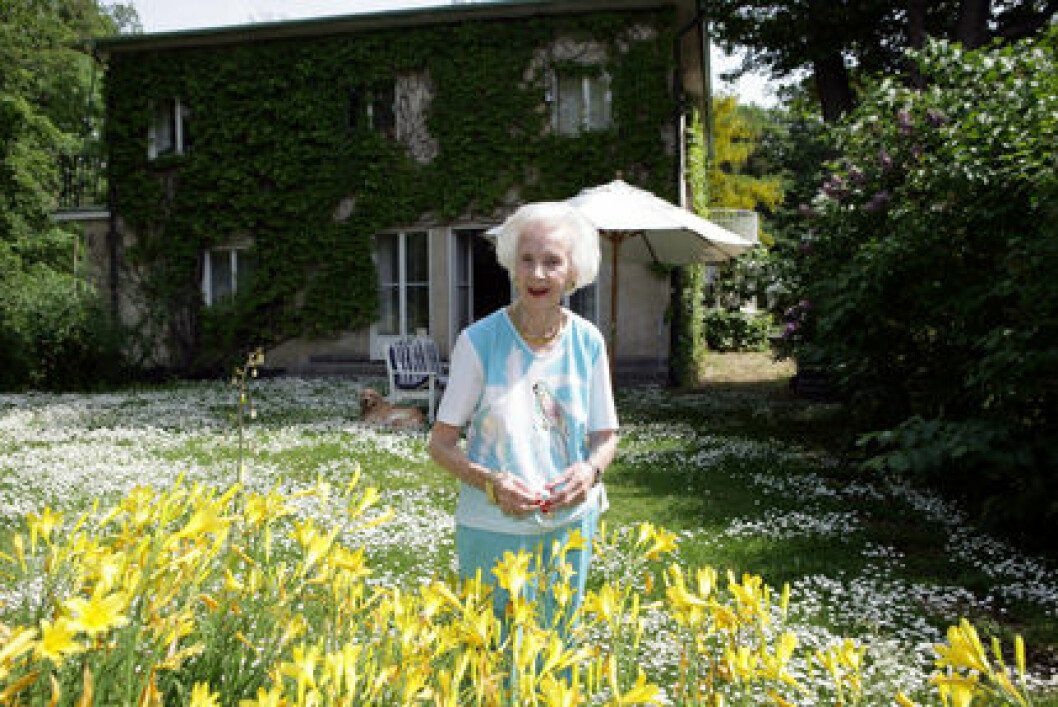 Prinsessan Lilian trivs bra på Villa Solbacken. Prinsessan Lilian trivs bra på Villa Solbacken tillsammans med sin Bingo.