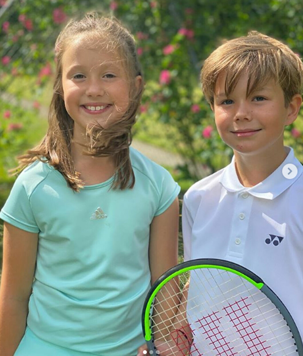 Tvillingarna Josefine och Vincent på tennisbanan, där de hade pappa Frederik som energisk coach. Prins Vincent och prinsessan Josephine