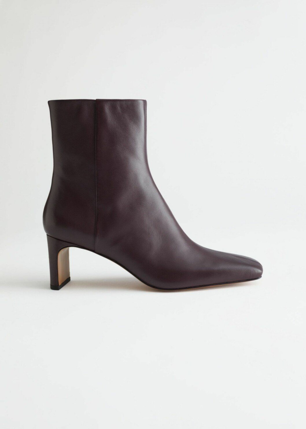 Vinröda boots