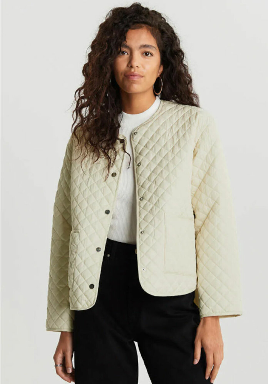 vit-quiltad-jacka-gina-tricot