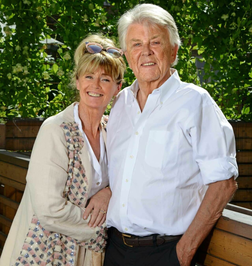 Vilket team! Hustrun Mikaela är ett ovärderligt stöd, och hon hyllar sin make för hans outtröttligt positiva och gentlemannamässiga livsinställning. Vilket team! Hustrun Mikaela är ett ovärderligt stöd, och hon hyllar sin make för hans outtröttligt positiva och gentlemannamässiga livsinställning.