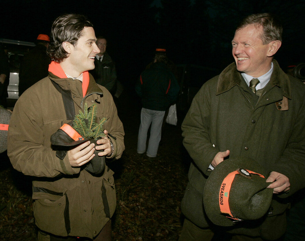 Prins Carl Philip jagar med Marcus Wallenberg. Prins Carl Philip jagar med Marcus Wallenberg.