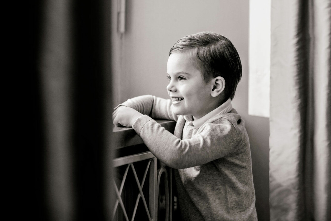 Det försiktiga, men hjärtliga, leendet känns igen från Daniel! Prins Oscar på Haga slott. 4 år. 2020.