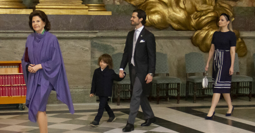 Prinsessan Sofias syster Lina på väg in i Slottskyrkan tillsammans med drottningen, prins Carl Philip och prins Alexander. Drottning Silvia Prins Carl Philip Prins Alexander Lina Hellqvist