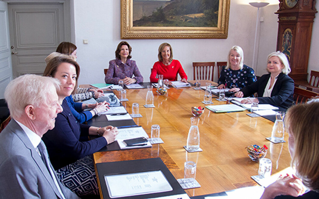 Mentor International i möte på Stockholms slott. Drottning Silvia, Bertil Hult med flera närvarar. 