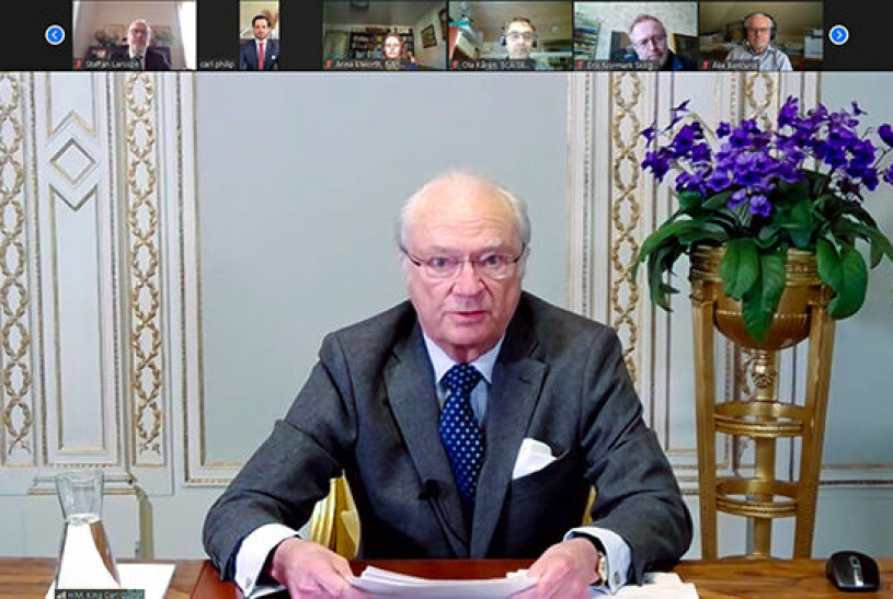 Kung Carl Gustaf höll inledningstalet, och näst längst upp till vänster ser vi prins Carl Philip delta i mötet. kungen carl philip